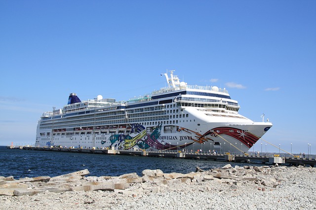 You are currently viewing Das große Kreuzfahrt-Kino: Fünfteilige Doku-Serie begleitet das Team von Norwegian Cruise Line bei ihrer Rückkehr auf die Weltmeere