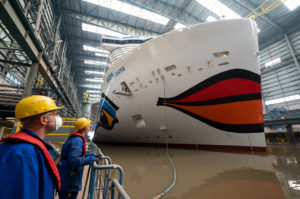 Mehr über den Artikel erfahren Neues LNG-Kreuzfahrtschiff verlässt Baudock