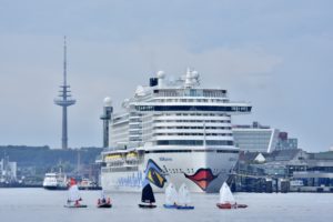 Read more about the article Höhepunkt des 833.HAFENGEBURTSTAG HAMBURG: Ein Lichtermeer für AIDAprima