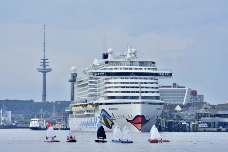 Read more about the article Höhepunkt des 833.HAFENGEBURTSTAG HAMBURG: Ein Lichtermeer für AIDAprima