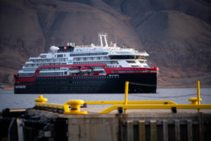 Read more about the article Hurtigruten plant das erste emissionsfreie Postschiff ab 2030